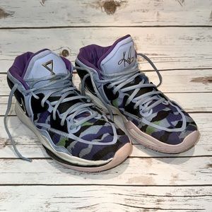 Kyrie Infinity TB signed